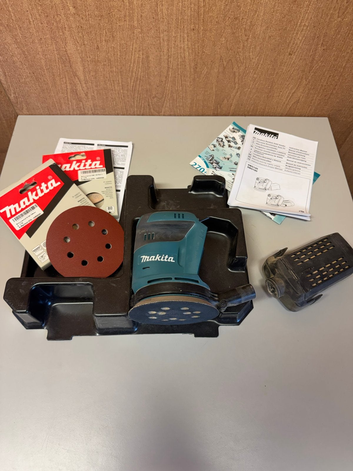 Makita DBO180 18V Accu Excentrische Schuurmachine, Doe-het-zelf en Verbouw, Gebruikt, Makita, Makita, Excentrische schuurmachine