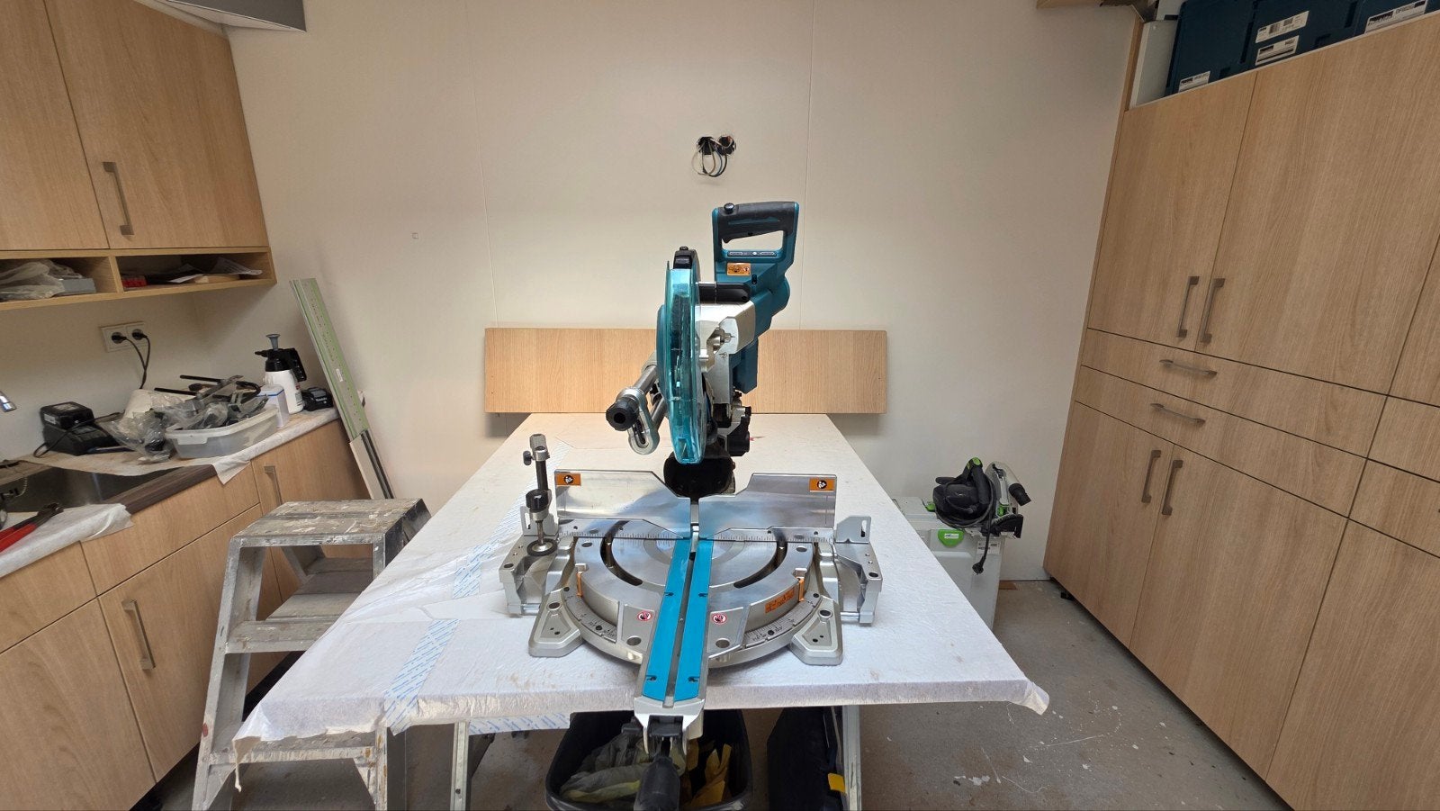 Makita DLS211 36V Afkortzaag - Zo goed als nieuw, Ophalen, 70 mm of meer, Zo goed als nieuw, Makita