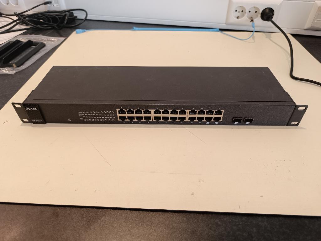 ZyXEL GS-1124A, Computers en Software, Netwerk switches, Gebruikt, Ophalen