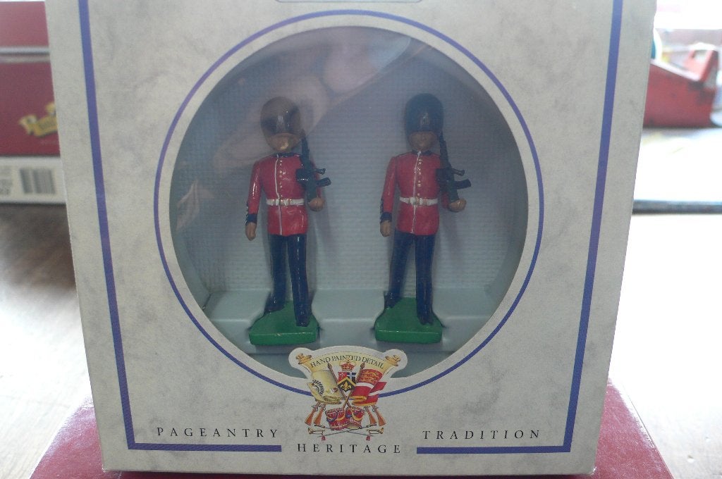 coldstream guards -marching figures-BRITAIN #8313-METAAL!!!!, Verzenden, Nieuw