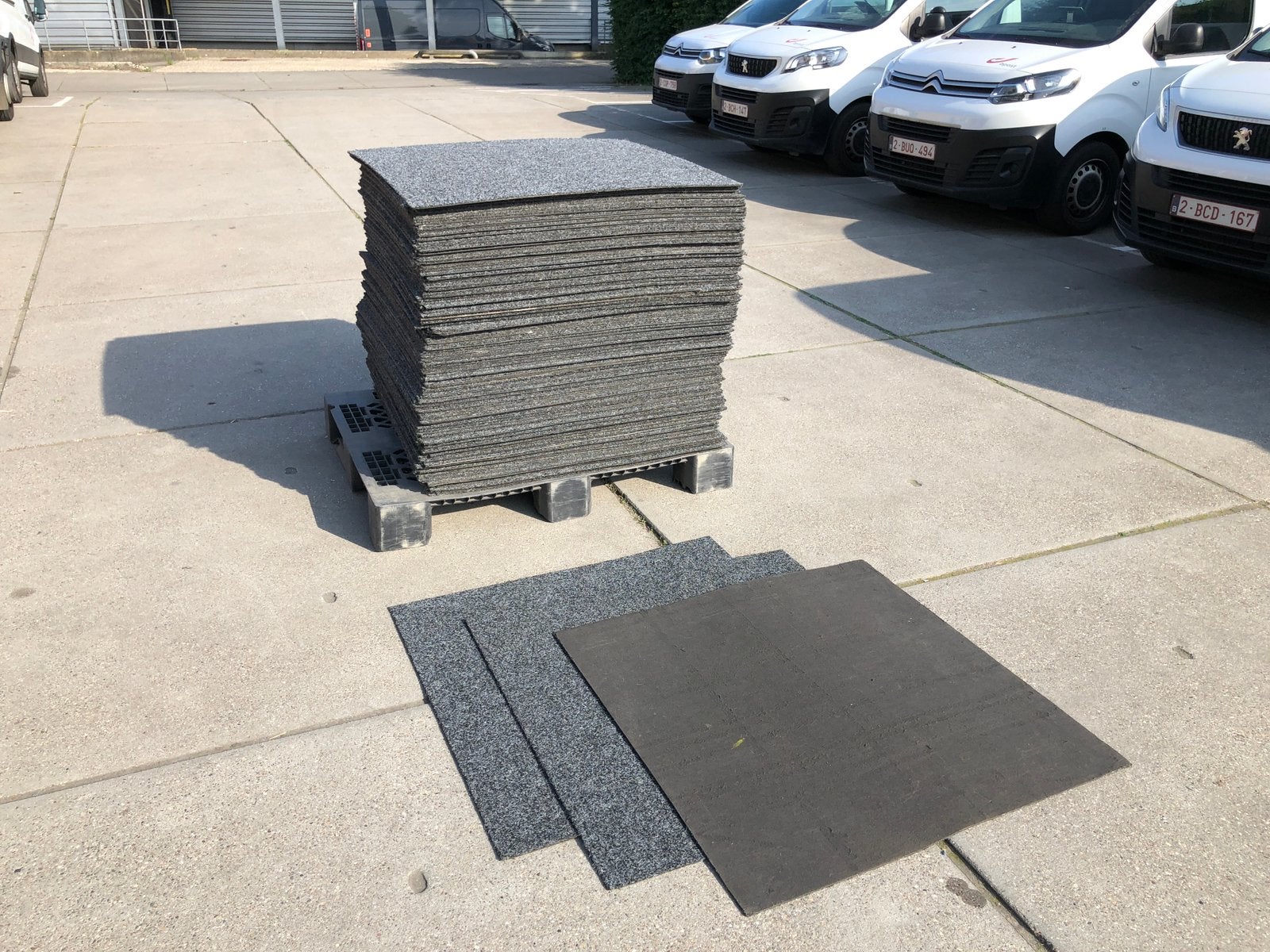 Tapijttegel 1x1m en 50x50cm – ca. 5000 m², Ophalen, Zwart, Zo goed als nieuw, Tapijttegels