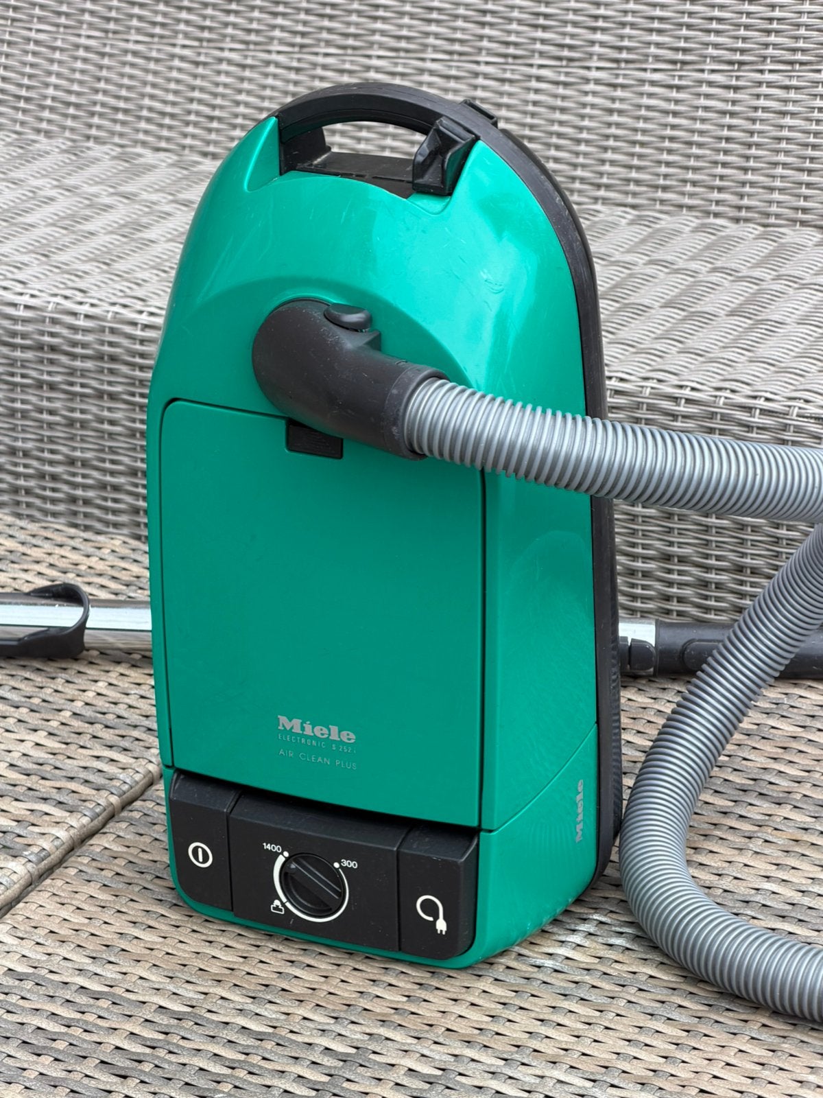 Miele Stofzuiger in perfecte conditie, Gebruikt, 1200 tot 1600 watt, Ophalen, Stofzak