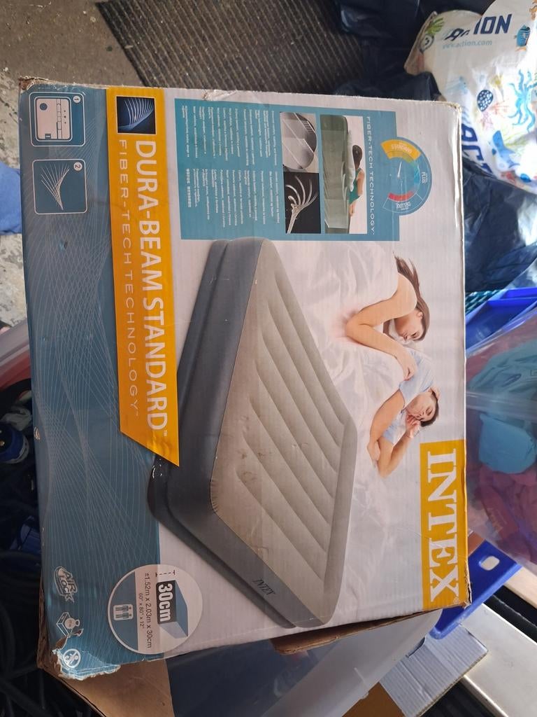 Intex Dura-Beam Standard Luchtmatras met Ingebouwde Pomp, Ophalen of Verzenden, Ingebouwde pomp, Nieuw, 2-persoons