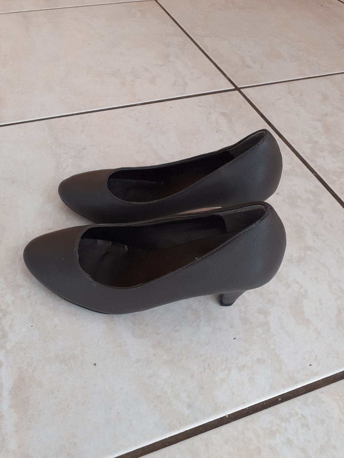 1 Paar Grijze pumps Maat 36, Ophalen of Verzenden, Zo goed als nieuw, Grijs