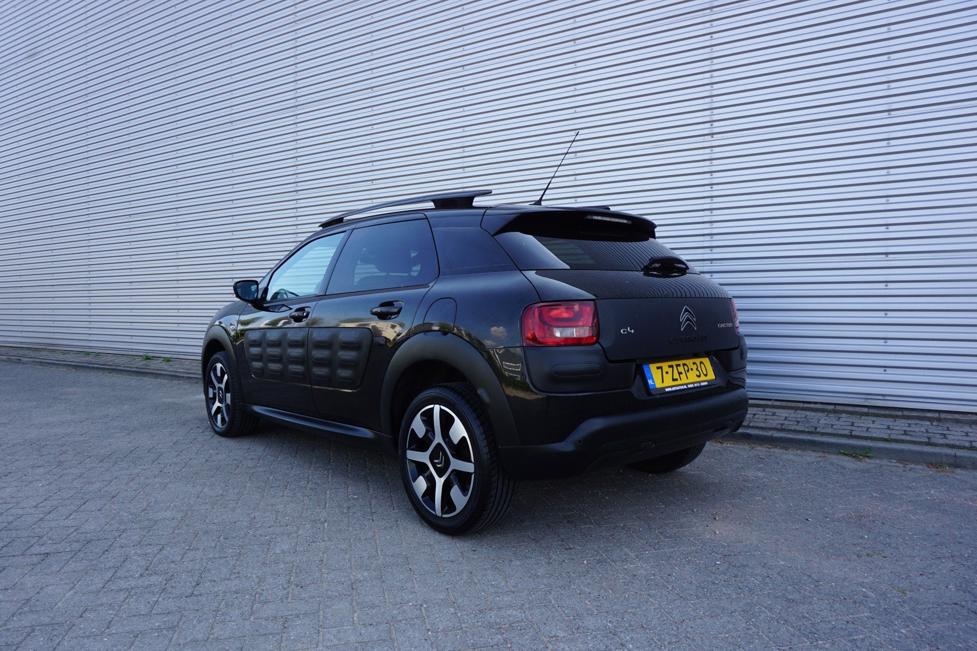 Citroën C4 Cactus 1.2 VTi Shine Climate / Navi / Cruise / C, Voorwielaandrijving, Euro 5, Stof, Gebruikt