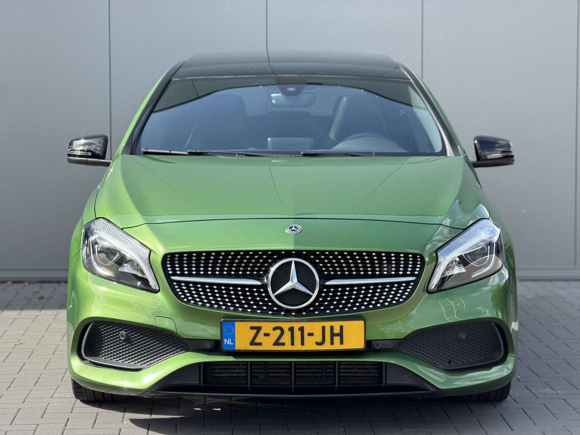 Mercedes-Benz A-Klasse 180 AMG Night | Panorama | 18" | Came, Auto's, Dealer onderhouden, Gebruikt, 4 cilinders, 122 pk