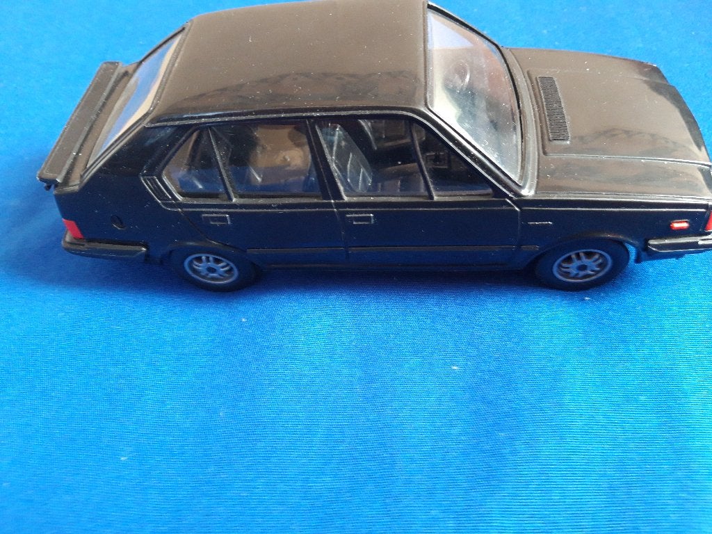 Volvo 360 GLT 5-deurs zwart - Stahlberg - 1:20 - GAAF ex. !, Ophalen of Verzenden, Zo goed als nieuw, Auto, Overige merken