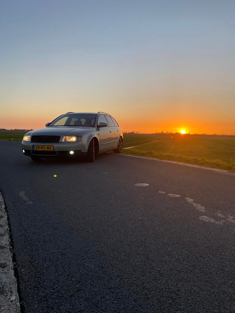 Audi A4 2.4 V6 Avant 125KW 2002 Beige, Auto's, Audi, Particulier, A4, Benzine, E, Stationwagon, Handgeschakeld, Geïmporteerd, Beige