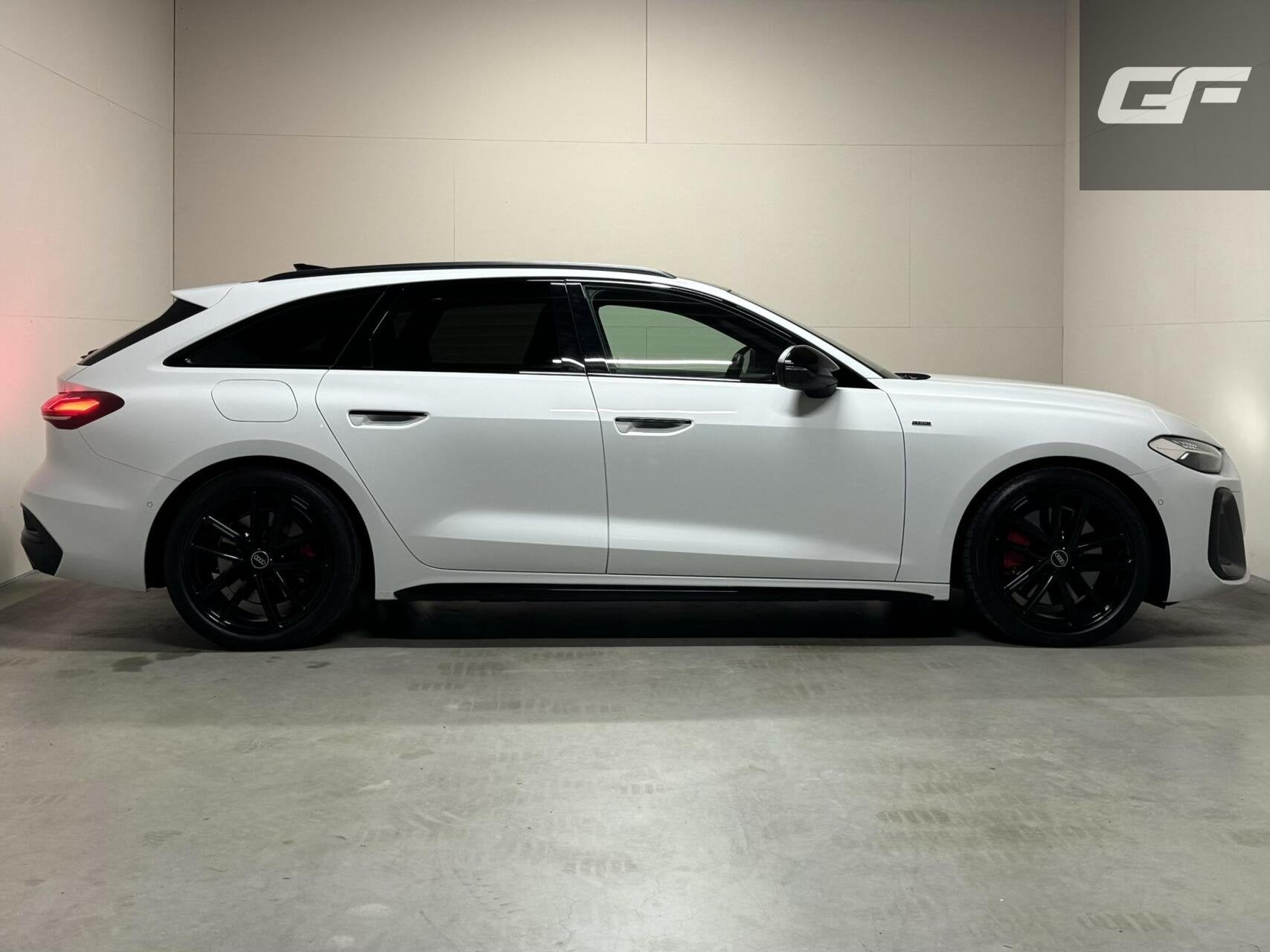 Audi A5 Avant 2.0 e-hybrid Quattro S-Line Pano 360 RS-Seat, Automaat, Dealer onderhouden, Gebruikt, Zwart