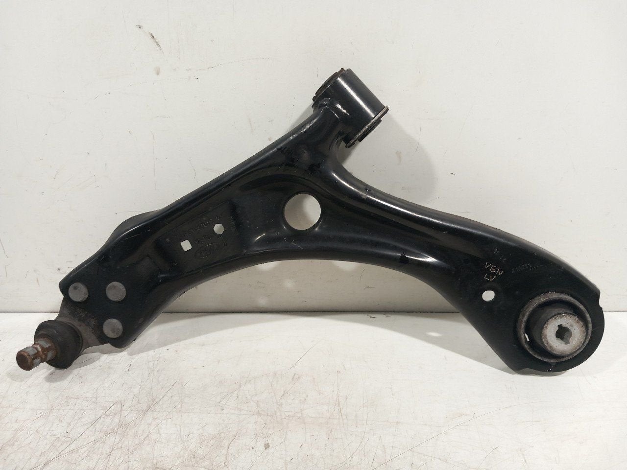 Draagarm links voor Ford Focus, Onderdelen@venauto.nl, Van der Ven Autorecycling B.V., Gebruikt, Ettenseweg 76, 4706 PB Roosendaal, The Netherlands