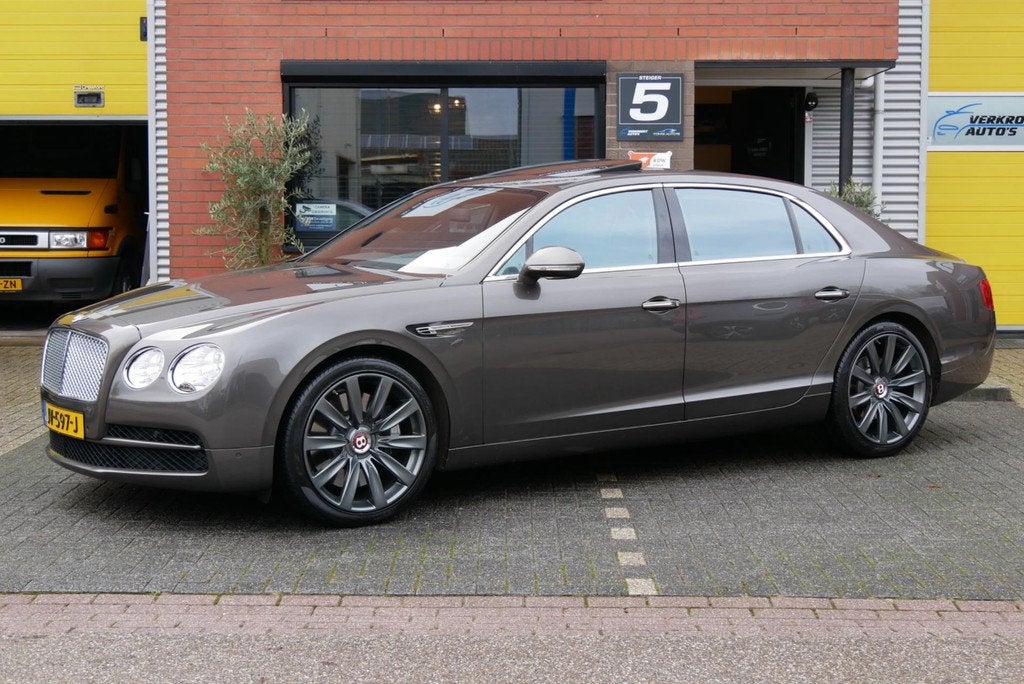 Bentley Flying Spur 4.0 V8. zeer compleet dealer onderhouden, Auto's, Bentley, Automaat, Euro 5, Gebruikt, Bi-Xenon koplampen