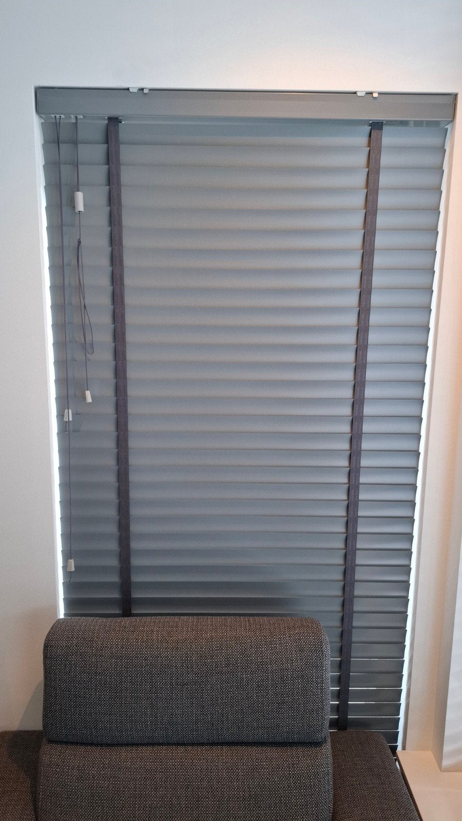 Grijze aluminium jaloezie 89,5x210cm, bediening links, 210 cm, Ophalen of Verzenden, Zo goed als nieuw, Grijs