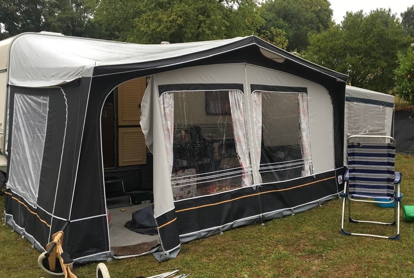 Dorema voortent maat 9 (850-875cm) met aluminium frame, Ophalen, Zo goed als nieuw, Dorema