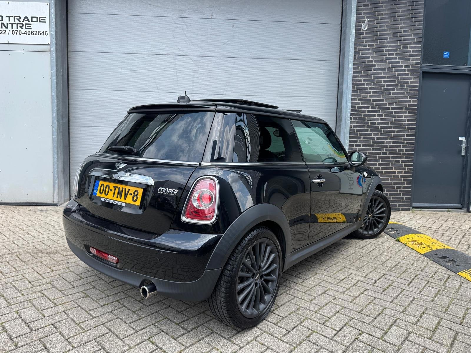 Mini 3-Deurs 1.6 Cooper 10 Years II [ Panoramadak | Cruise c, Auto's, Mini, Voorwielaandrijving, Euro 5, Stof, Zwart