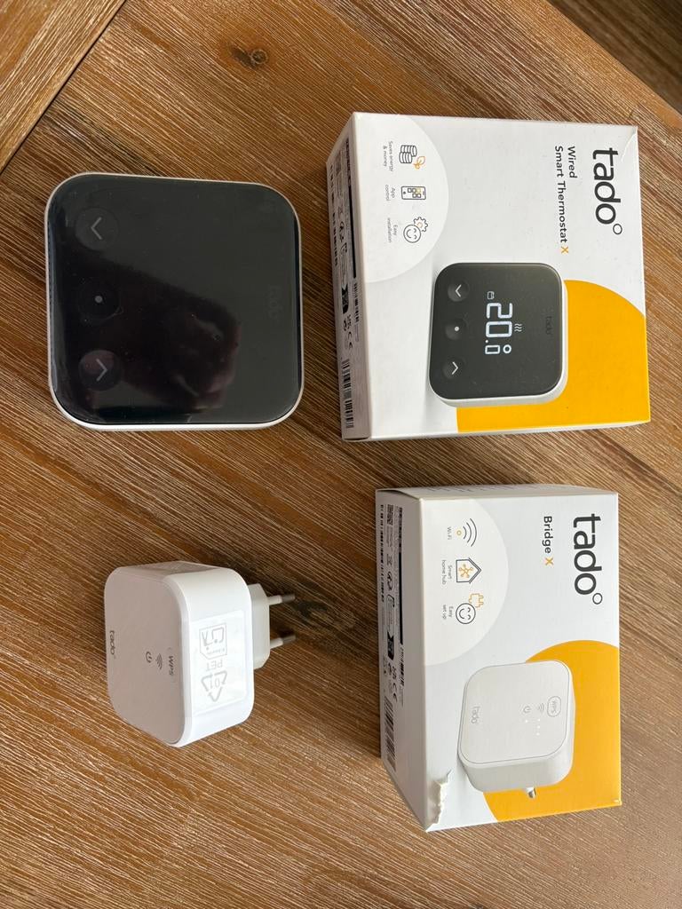 Tado thermostaat en bridge, Ophalen of Verzenden, Zo goed als nieuw