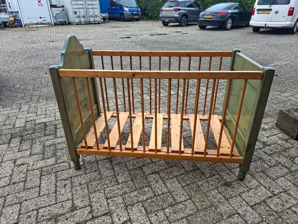 Vintage Kinderledikant groen grenen, Ophalen, Gebruikt, Ledikant
