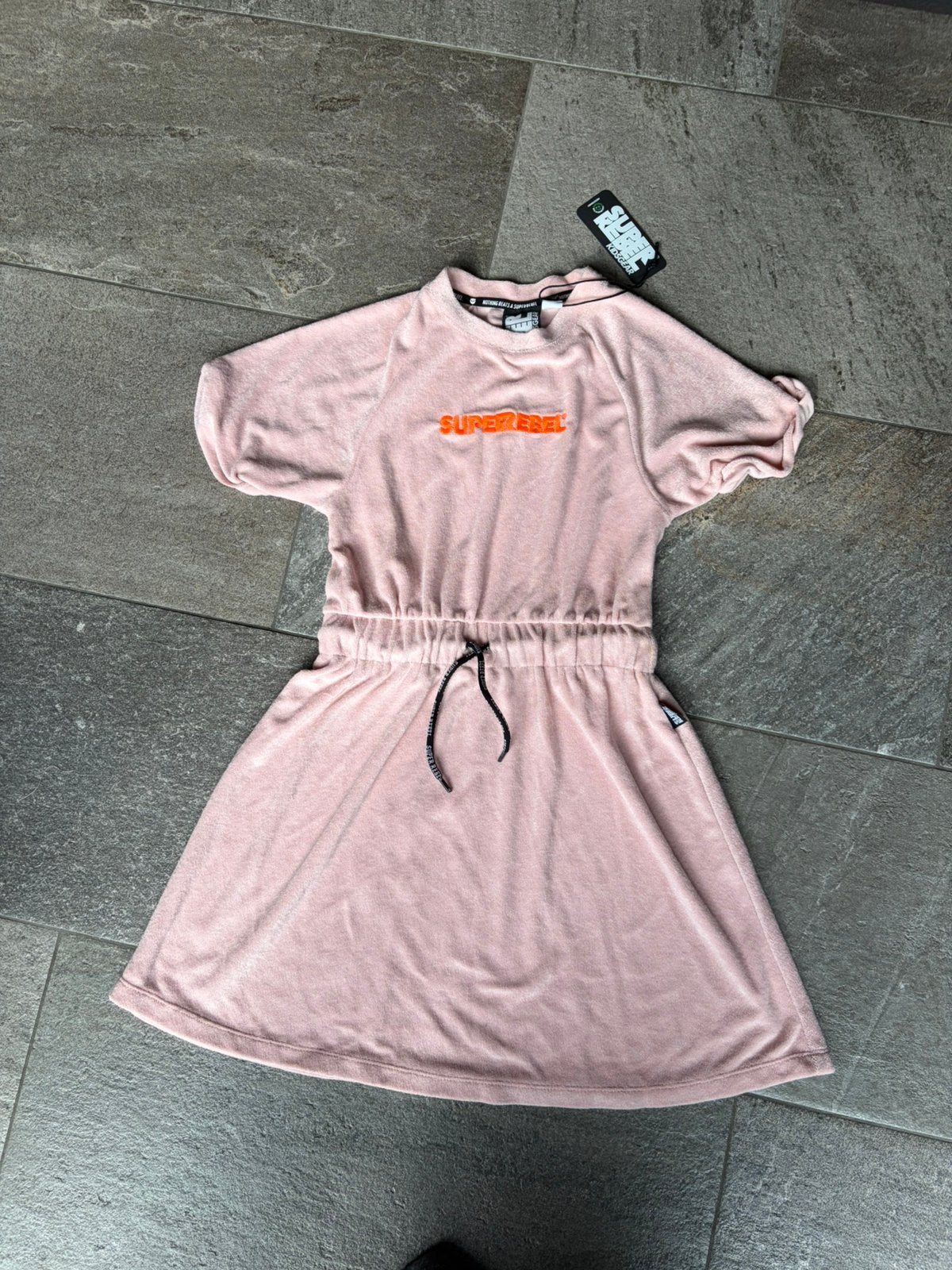 Nieuwe jurk van superrebel maat 140, Ophalen of Verzenden, Nieuw, Meisje, Jurk of Rok