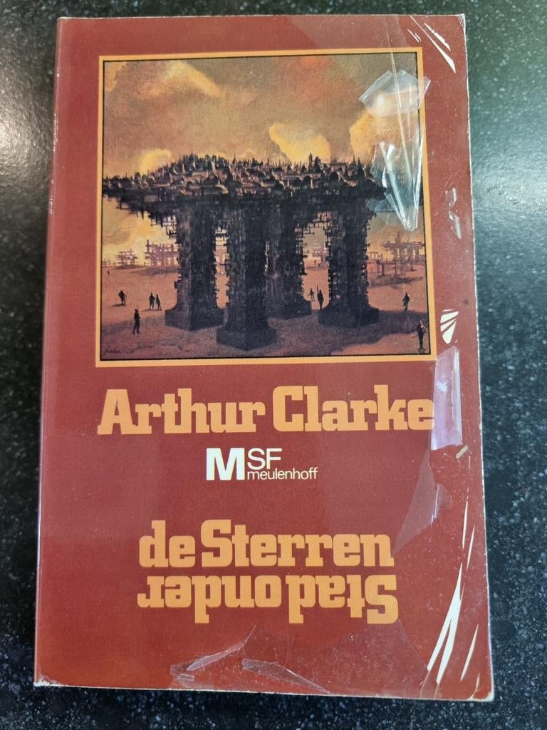 De Sterrenstad - Arthur C. Clarke (Meulenhoff SF), Ophalen of Verzenden, Gelezen