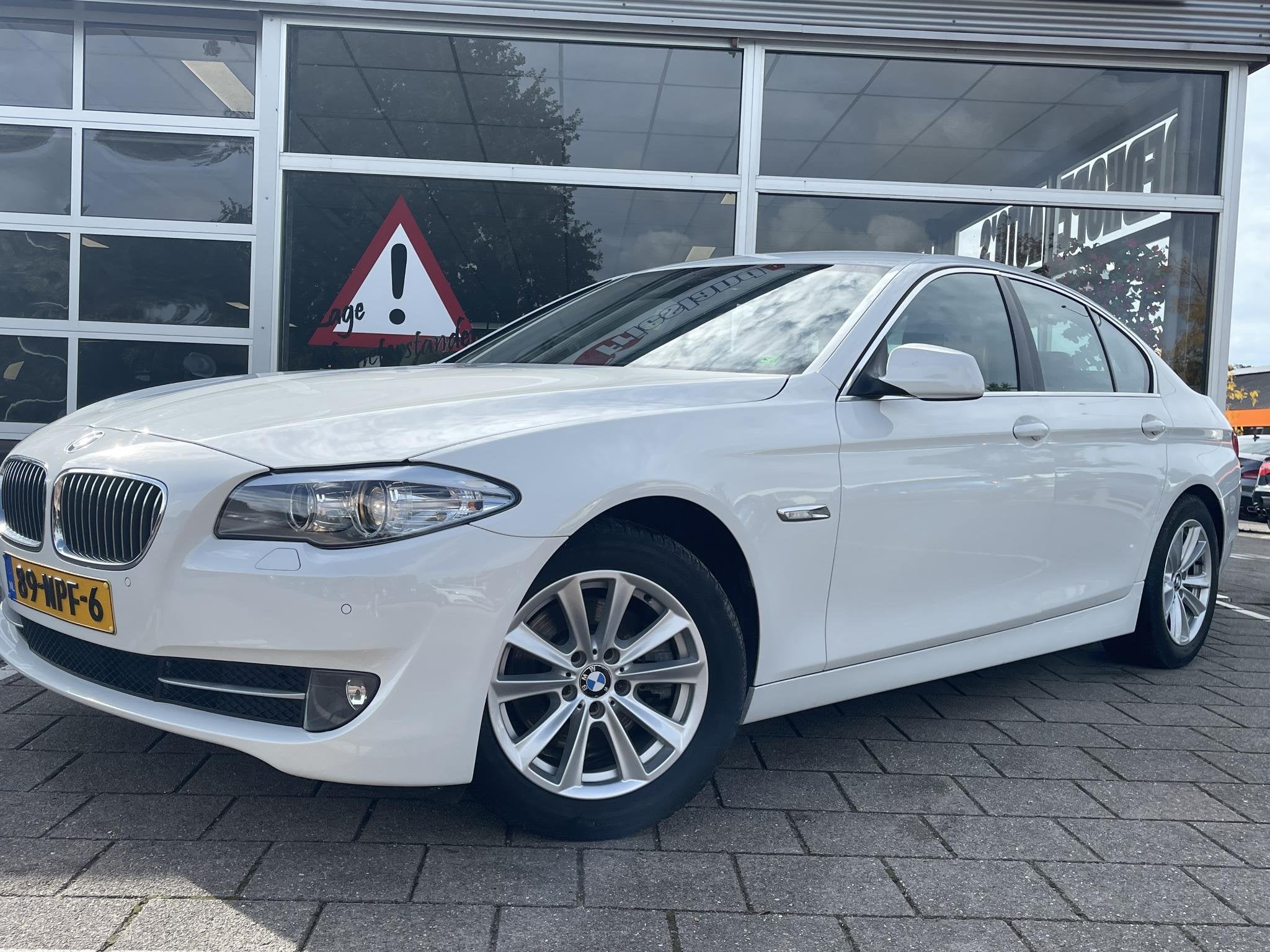 BMW 5-serie 523i Executive /Cruise/Clima/Leder/Trekhaak/Onde, Auto's, 13 km/l, Euro 5, Achterwielaandrijving, Gebruikt