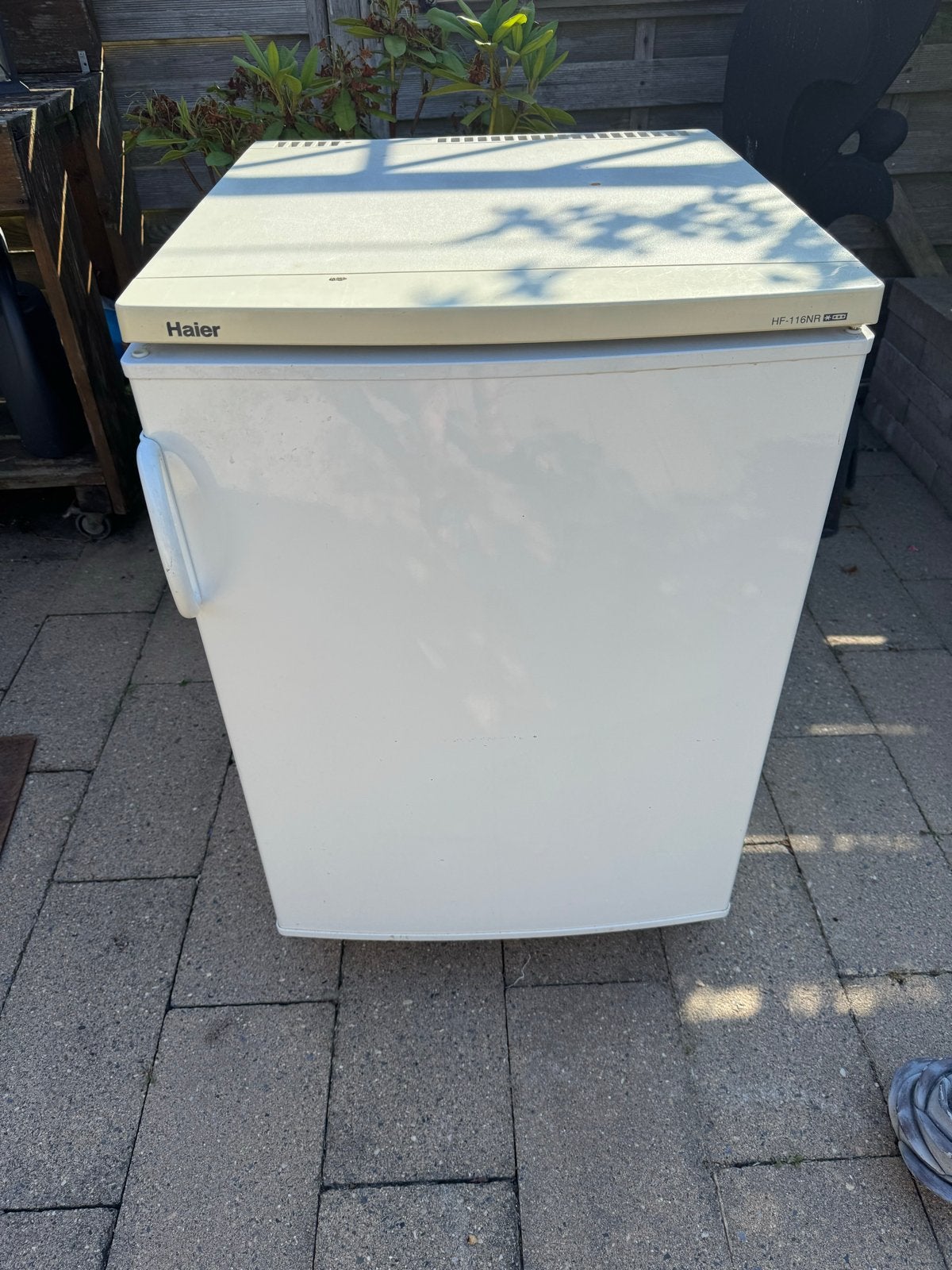 Haier Vriezer HF-116NA - Compact en Efficiënt, Witgoed en Apparatuur, Koelkasten en IJskasten, Gebruikt, Met aparte vriezer, 75 tot 100 liter