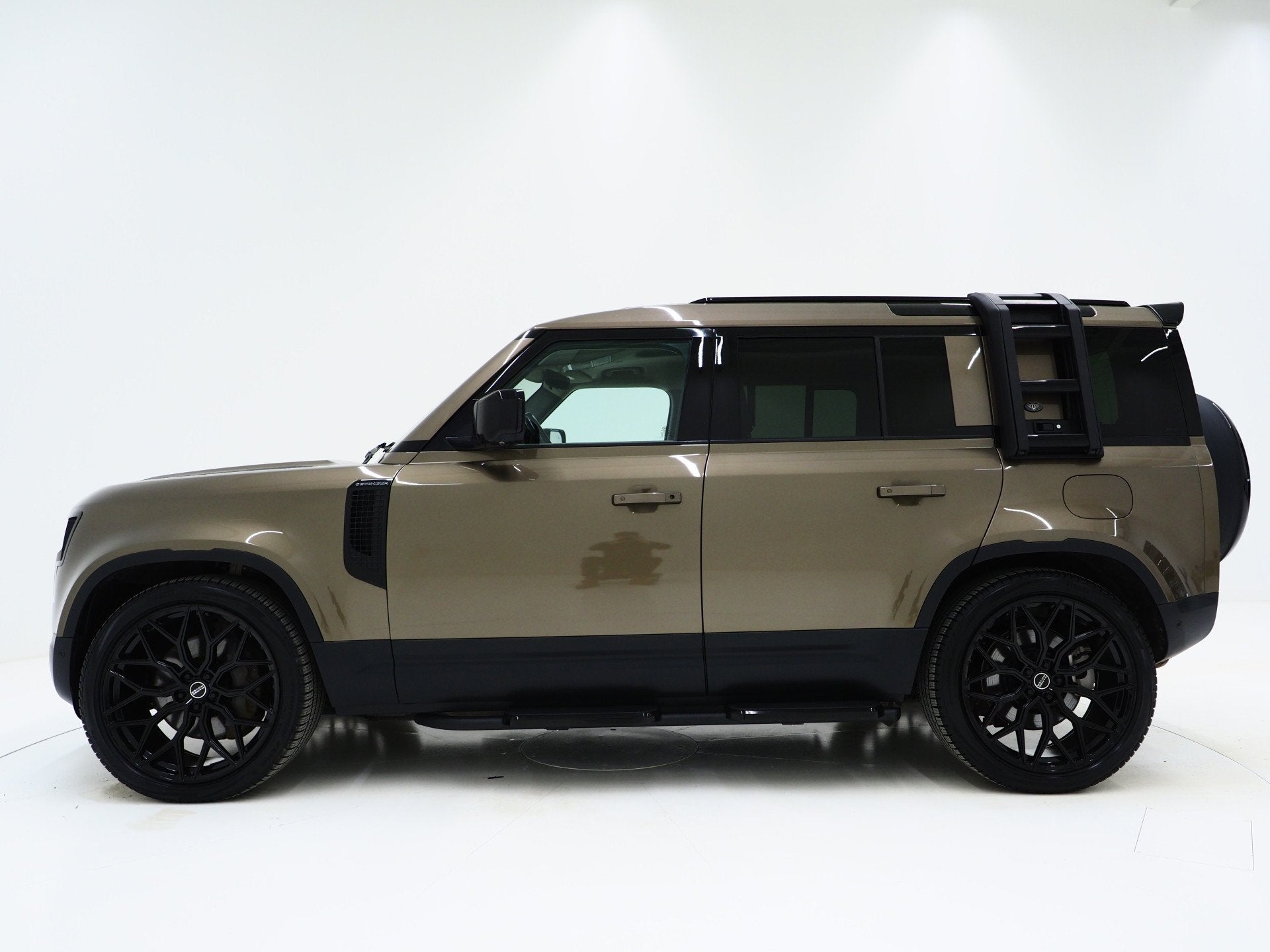 Land Rover Defender 110 2.0 P400e Urban Look | Explorer Pack, Auto's, Automaat, Automatische klimaatregeling, 404 pk, Gebruikt