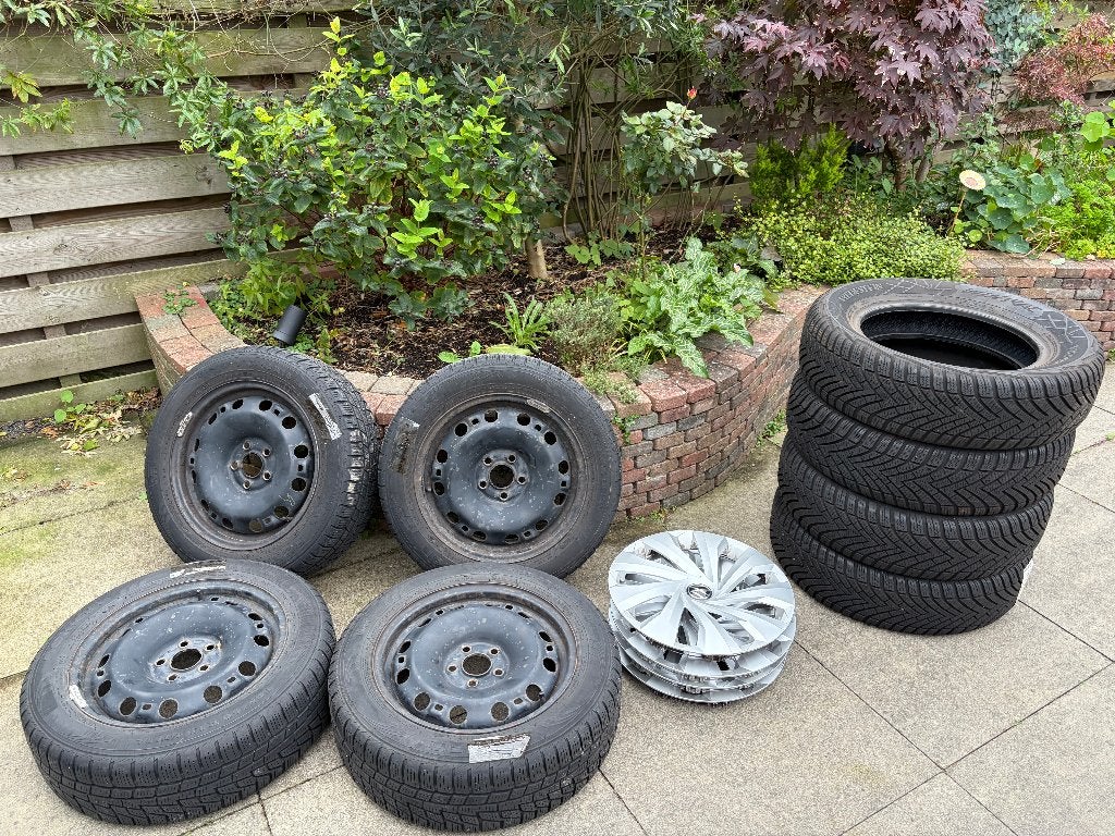 Vw Polo 15 Inch stalen velgen met winterbanden., Ophalen, Gebruikt, 15 inch, Banden en Velgen