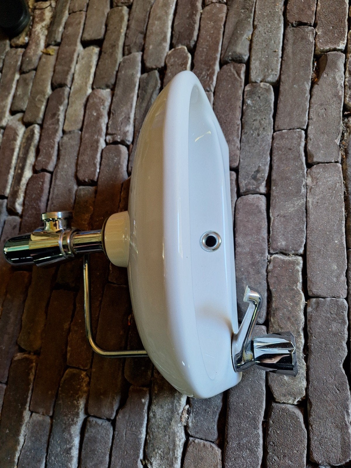 Geberit wasbakje met kraan, Doe-het-zelf en Verbouw, Ophalen, Zo goed als nieuw, Steen, Toilet