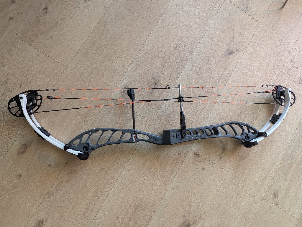 PSE Dominator Duo compound boog 40", Ophalen, Zo goed als nieuw, Compoundboog