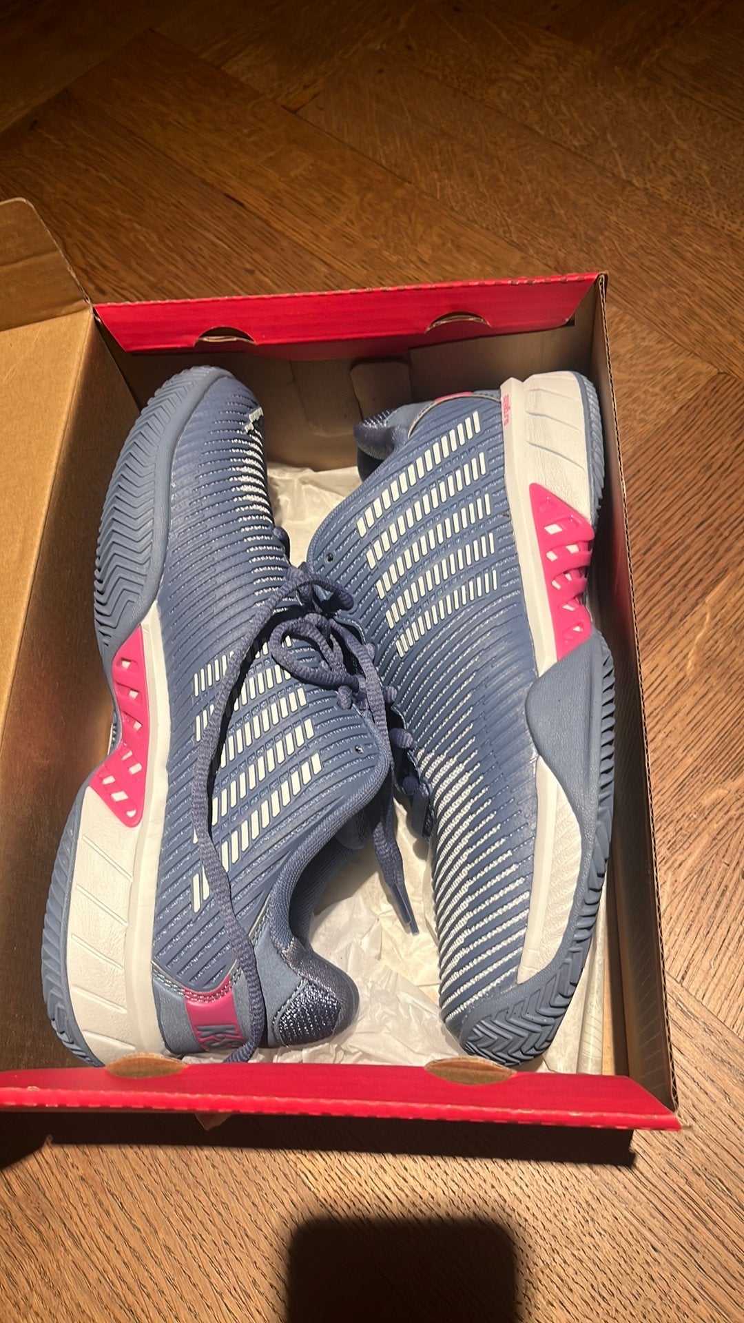 Nieuw in doos K-Swiss tennisschoenen dames maat 41, Ophalen of Verzenden, Zo goed als nieuw, Zwart, Werkschoenen