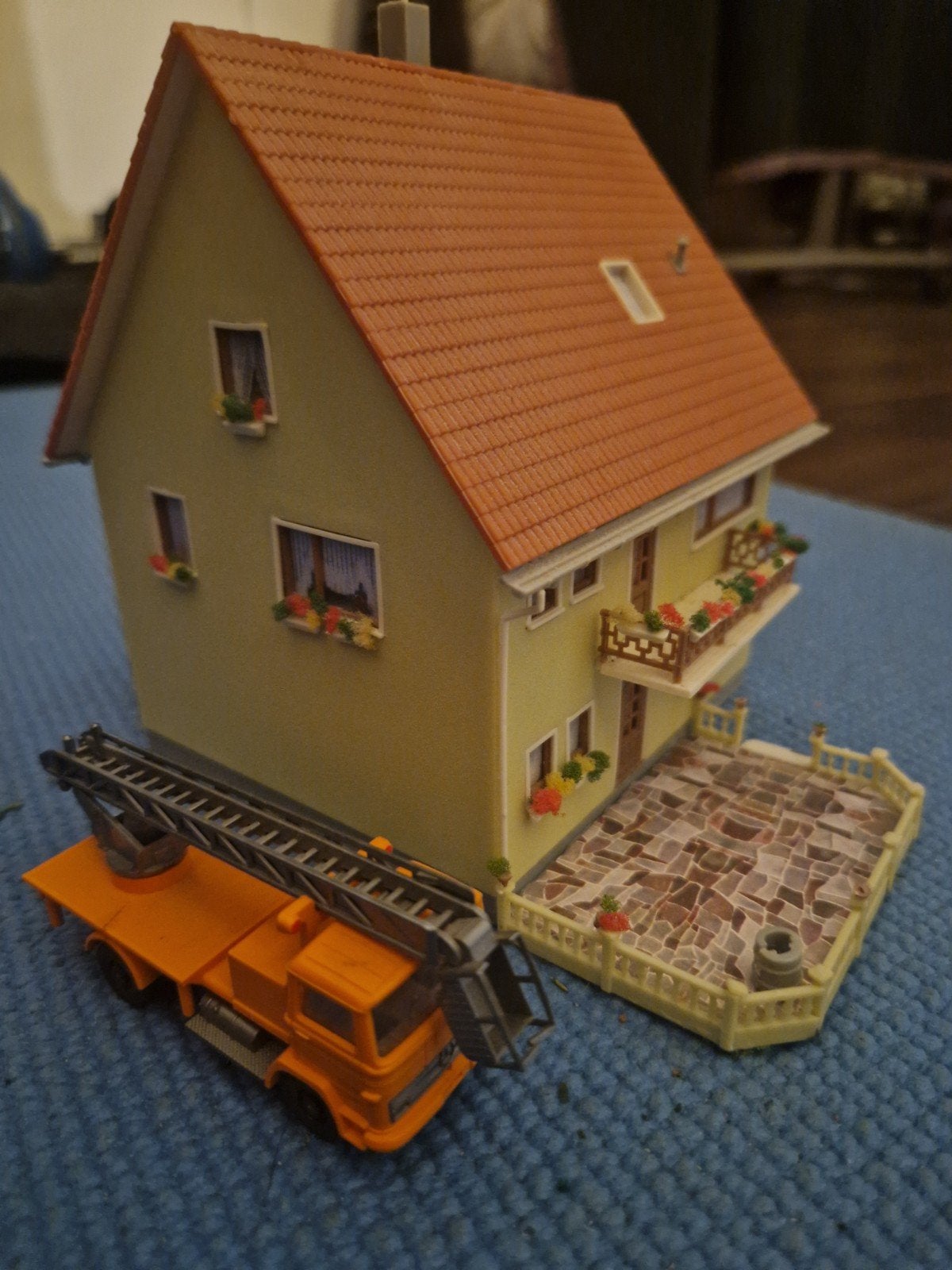 Faller groot pand - Modelbouw huisje met terras, Ophalen of Verzenden, Gebruikt, 1:50 tot 1:144