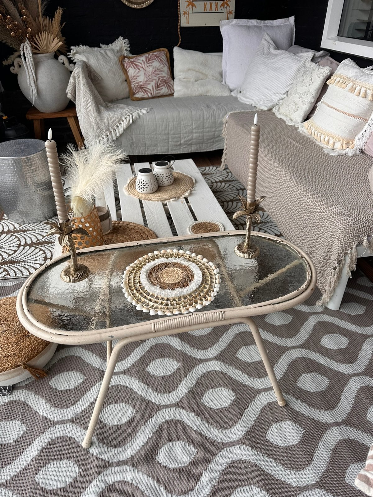 Vintage tuin  bijzettafel met glazen blad en rotan details, Ophalen
