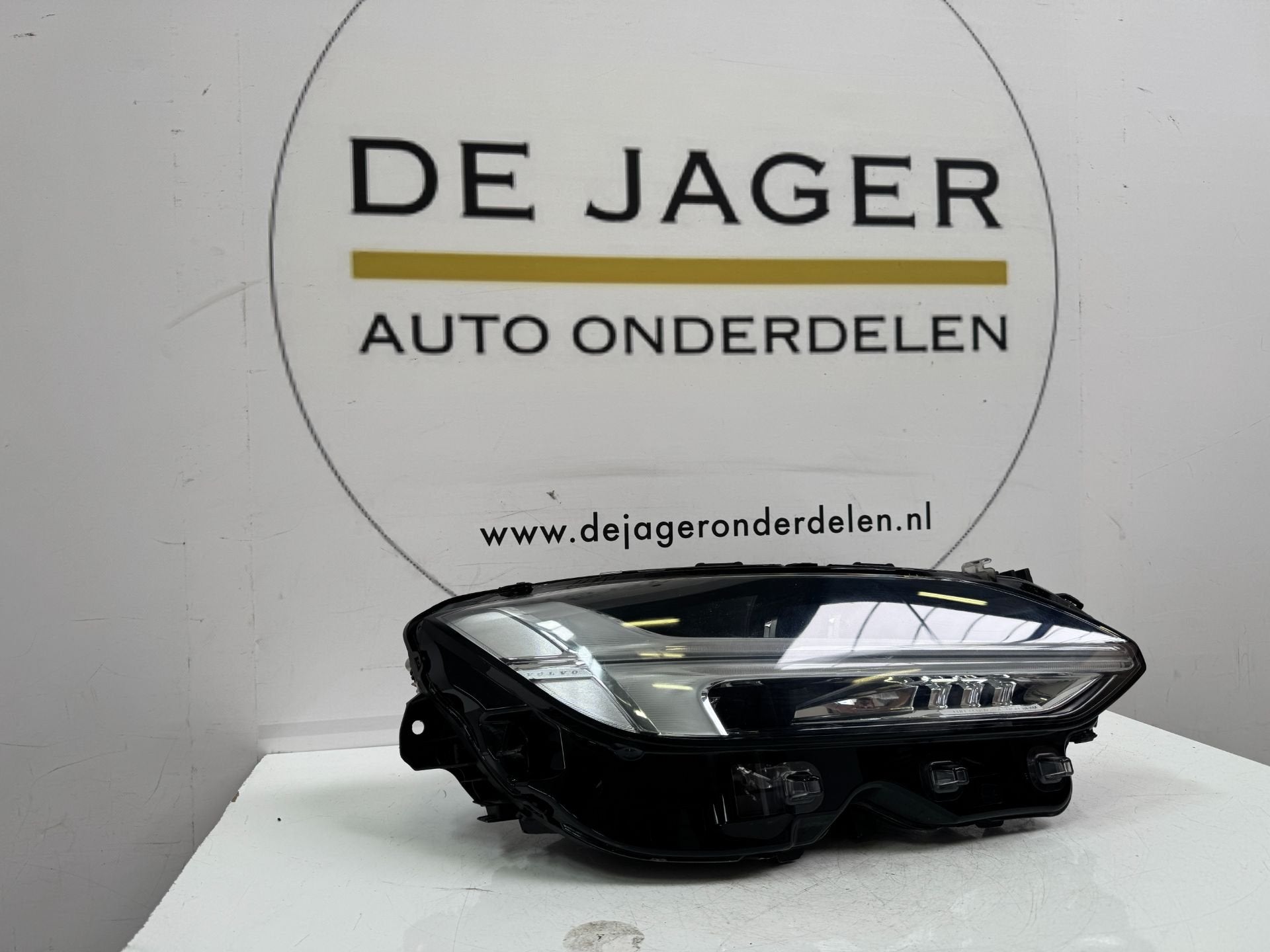 VOLVO S90 V90 VOL LED KOPLAMP RECHTS 32228311, Gebruikt, Gunnar Engellaus vag 8
405 31  Gothenburg, SE, Info@volvocars.com, Ophalen of Verzenden