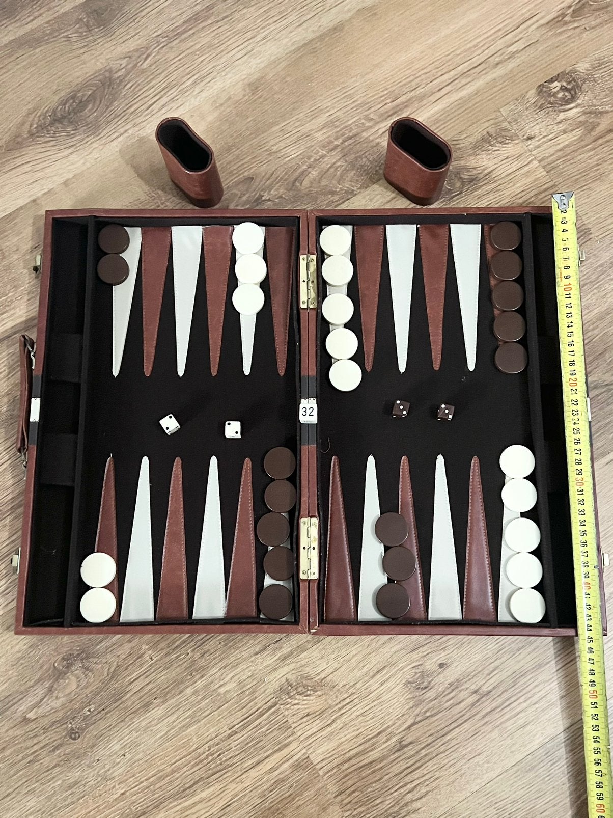 Backgammon spel in lederen koffer - Compleet, Hobby en Vrije tijd, Een of twee spelers, Ophalen of Verzenden, Zo goed als nieuw