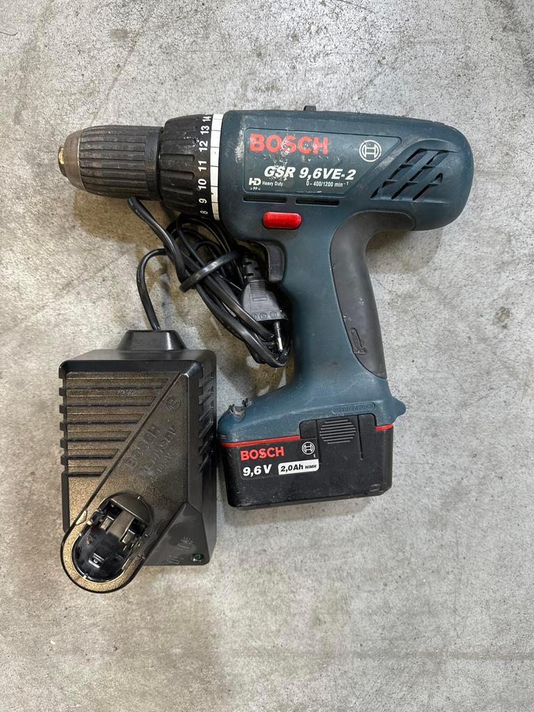 Bosch Accu Boor-/Schroefmachine GSR 9,6 VE-2 met lader, Gebruikt, Variabele snelheid, Ophalen of Verzenden, Boor- en Schroefmachine
