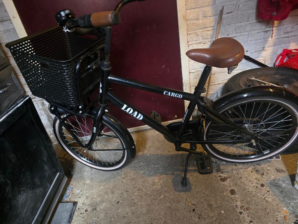 Zwarte kinderfiets (LOAD,CARGO)20 inch met mandje., Gebruikt, Ophalen of Verzenden, Terugtraprem, 20 inch of meer