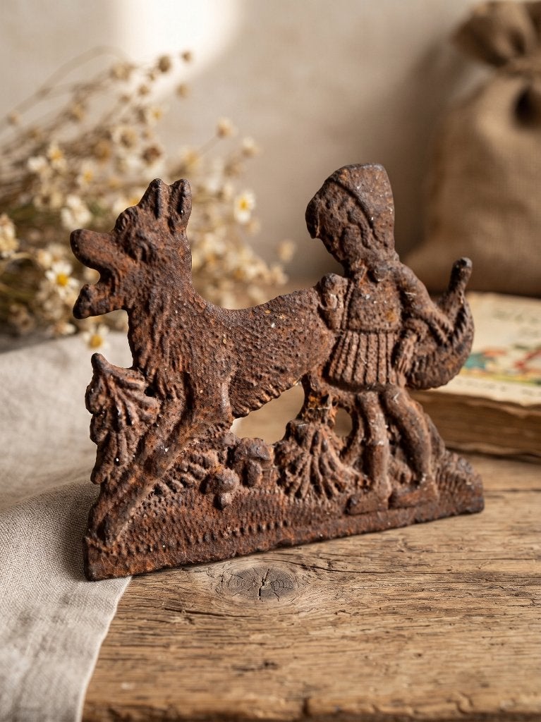 Roestig brocante gietijzeren wand reliëf  Roodkapje 2610, Ophalen of Verzenden