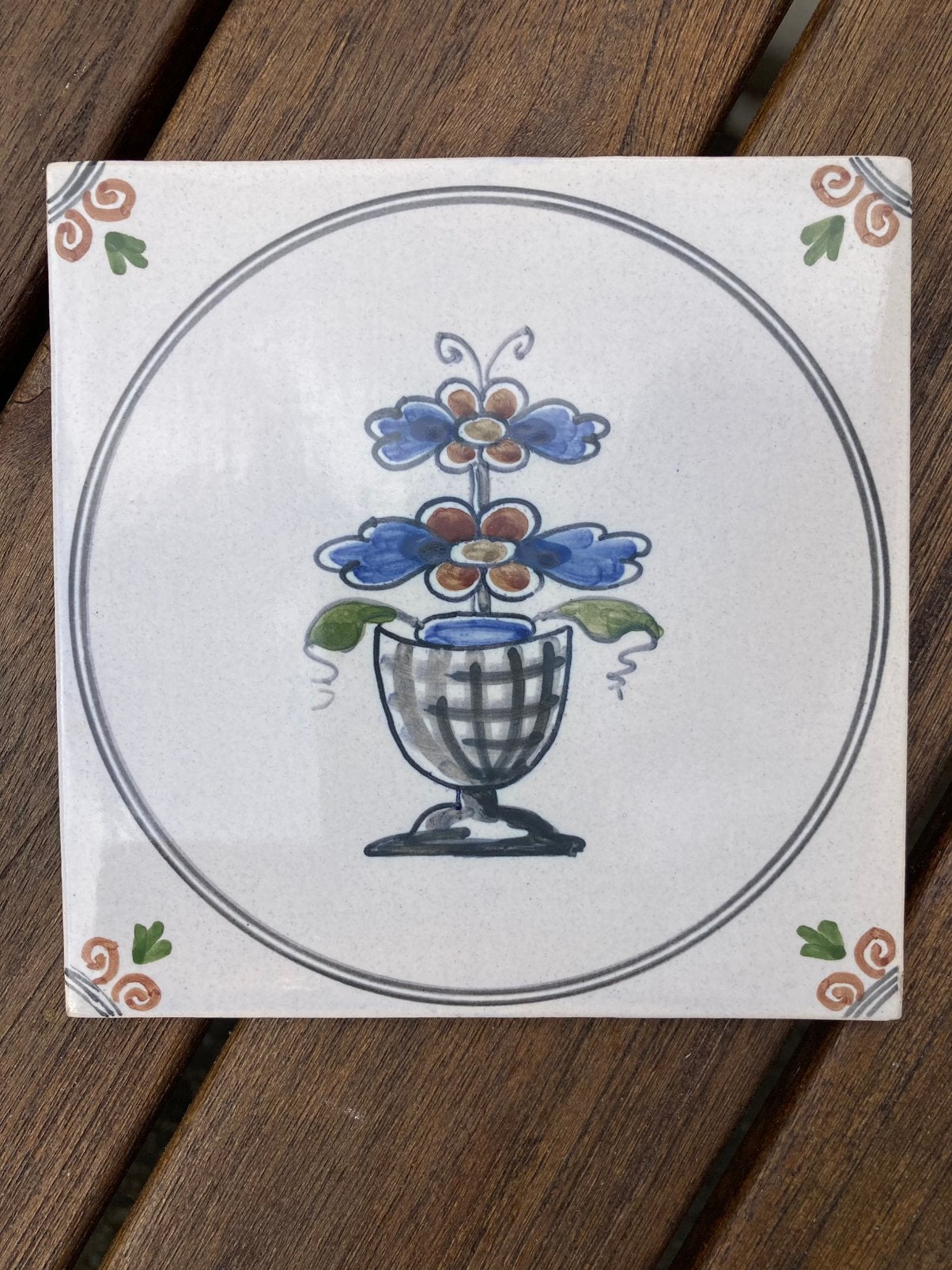 Tegeltje Workumer aardewerk - bloem opdruk, Antiek en Kunst, Ophalen of Verzenden