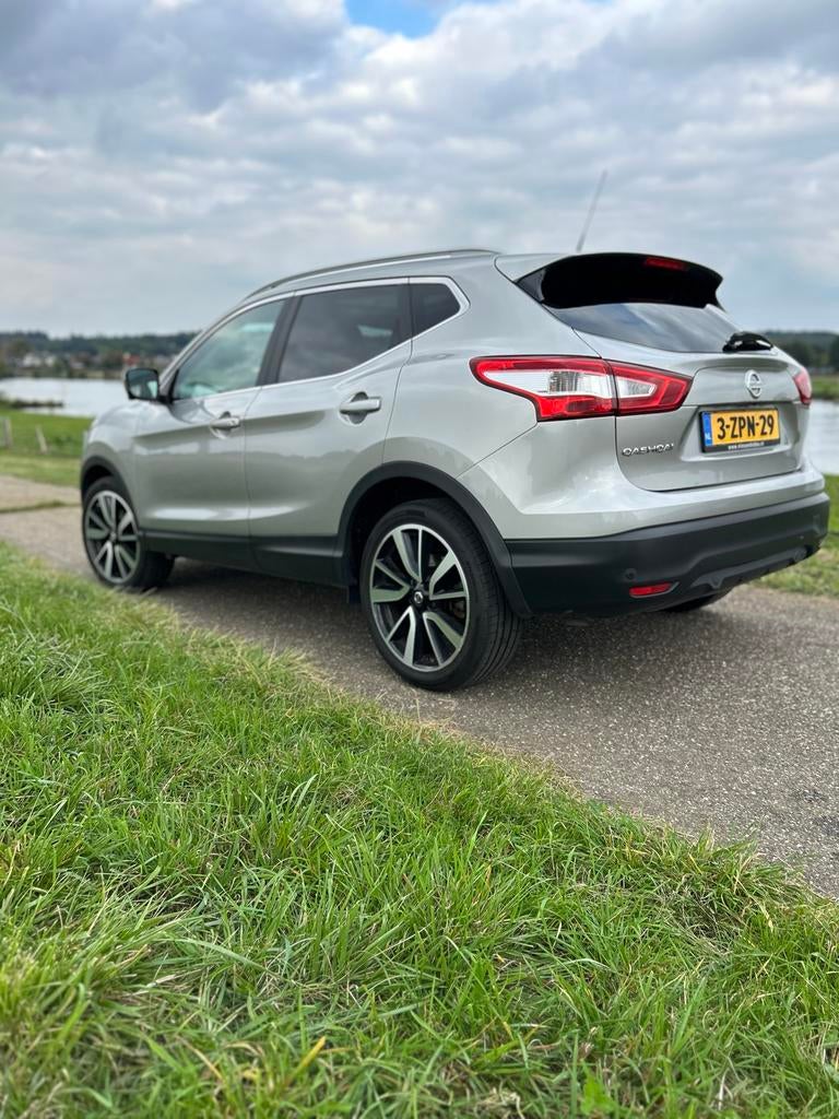 Nissan Qashqai 1.6 Dig-TEKNA org.NL auto120KW 2WD 2015 Grijs, Voorwielaandrijving, 1618 cc, Zwart, 4 cilinders