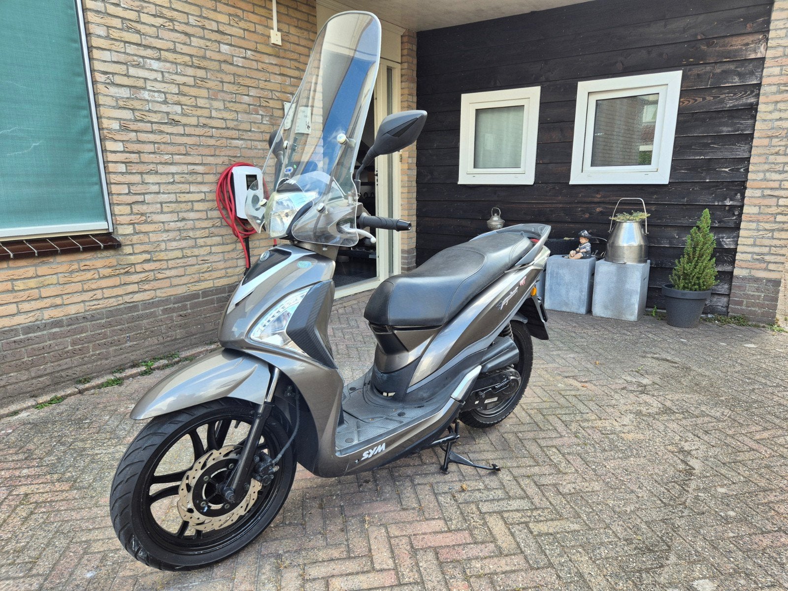 Zeer nette SYM Symphony ST scooter - Grijs, Fietsen en Brommers, Scooters | Overige merken, Zo goed als nieuw, Maximaal 25 km/u