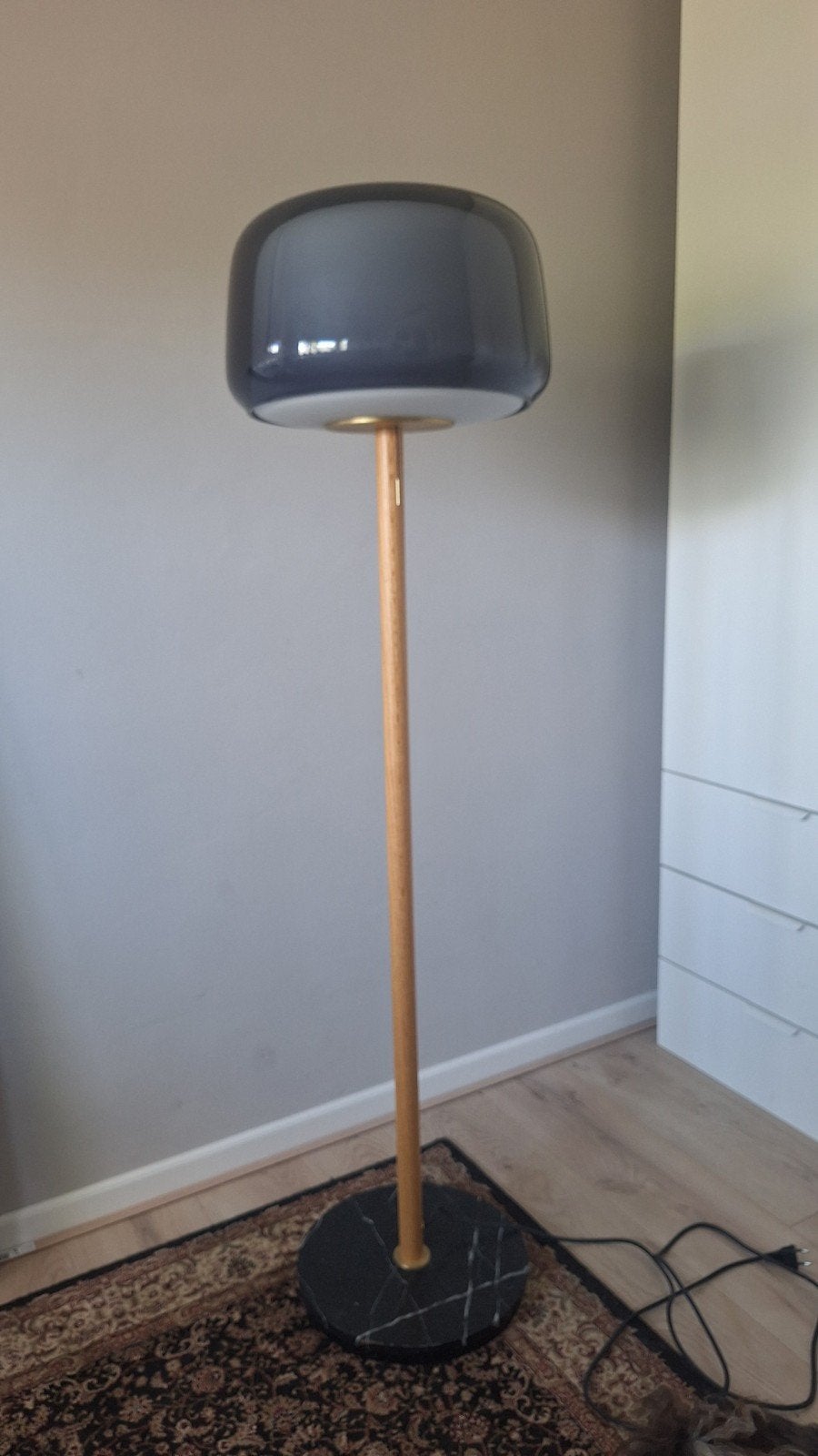 Vloerlamp met marmeren voet, Huis en Inrichting, Lampen | Vloerlampen, Ophalen, Modern, Scandinavisch, Design, E27 (groot), Zo goed als nieuw