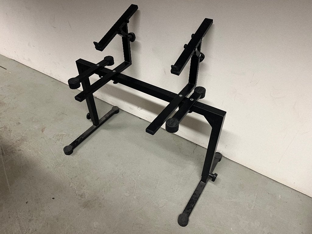 K&M 18810 Keyboard standaard statief met tweede niveau 18811, Muziek en Instrumenten, Keyboards, Overige aantallen, Zo goed als nieuw