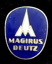 Magirus Deutz broche= paarsblauw emaille, Verzamelen, Verzenden, Zo goed als nieuw, Transport, Speldje of Pin