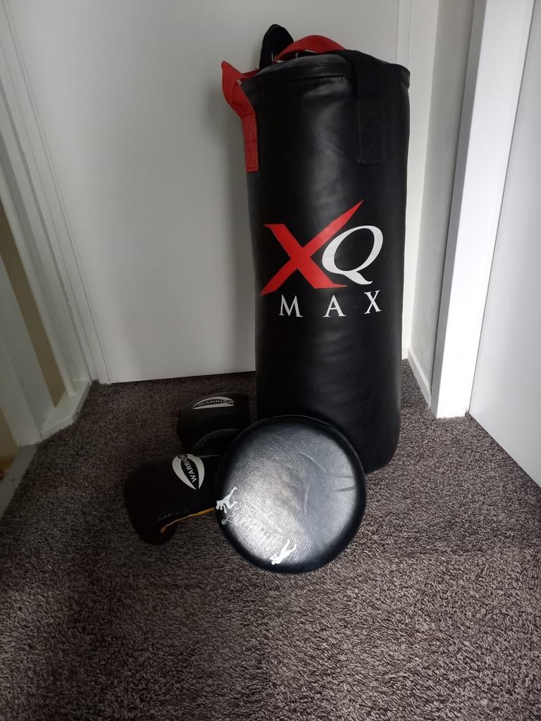 Bokszak set XQ Max met Warrior handschoenen en stootkussen, Ophalen of Verzenden, Zo goed als nieuw, Bokszak