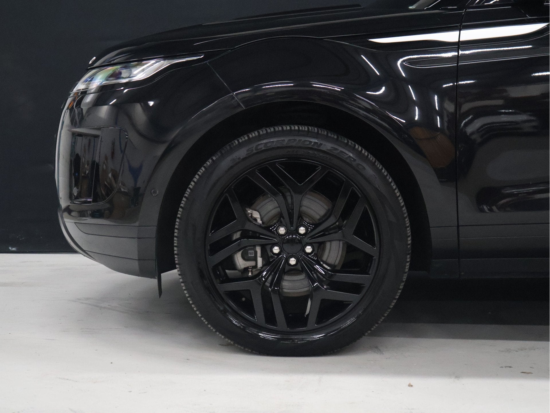 Land Rover Range Rover Evoque 1.5 P300e AWD R-Dynamic SE [SC, Auto's, Zwart, Vierwielaandrijving, Hybride Elektrisch/Benzine, 147 €/maand