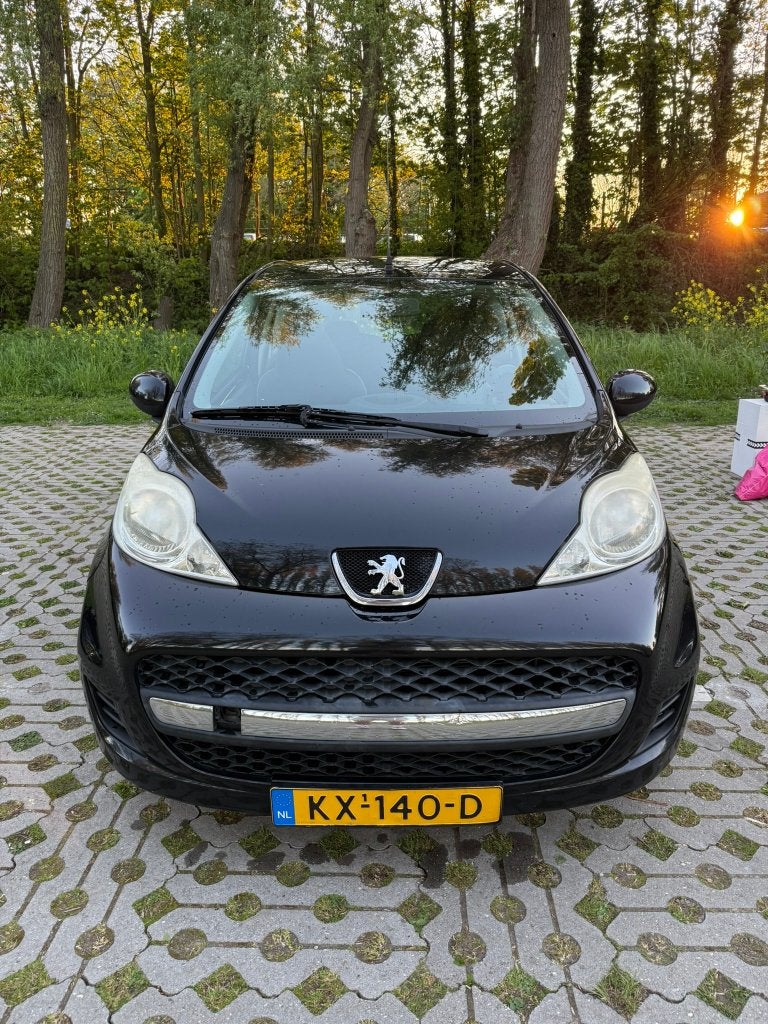 Peugeot 107 1.0 12V 3DR 2009 Zwart, Auto's, Voorwielaandrijving, Stof, Handgeschakeld, Grijs