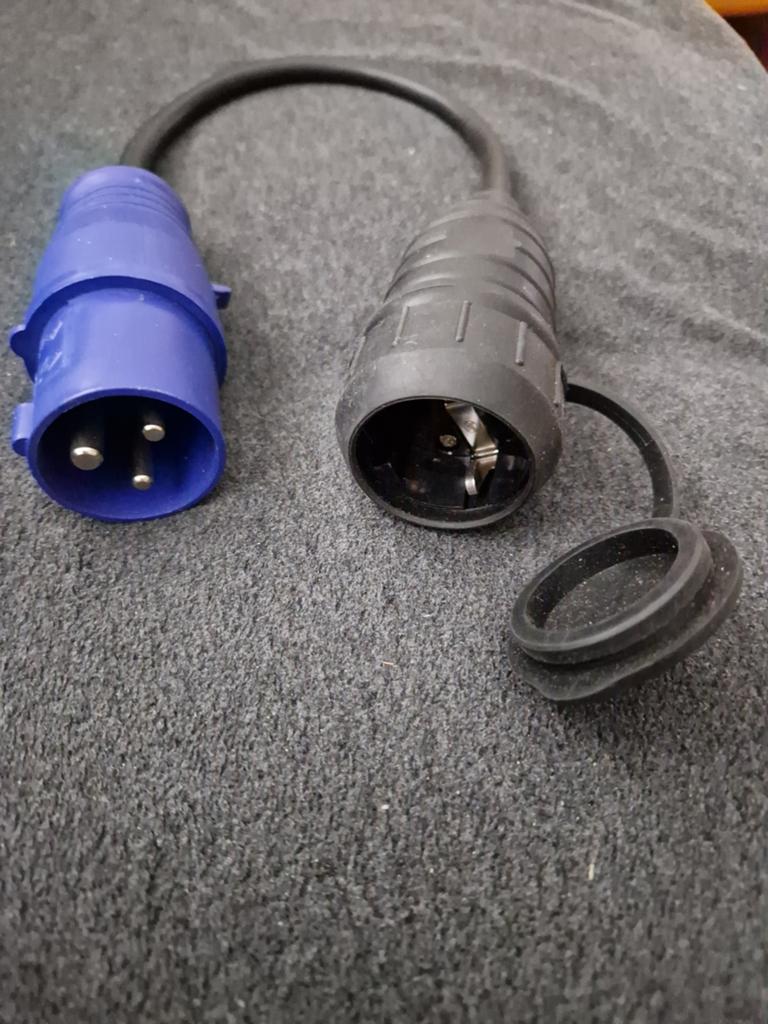 Verloopstekker CEE blauw naar Schuko, Ophalen, Zo goed als nieuw