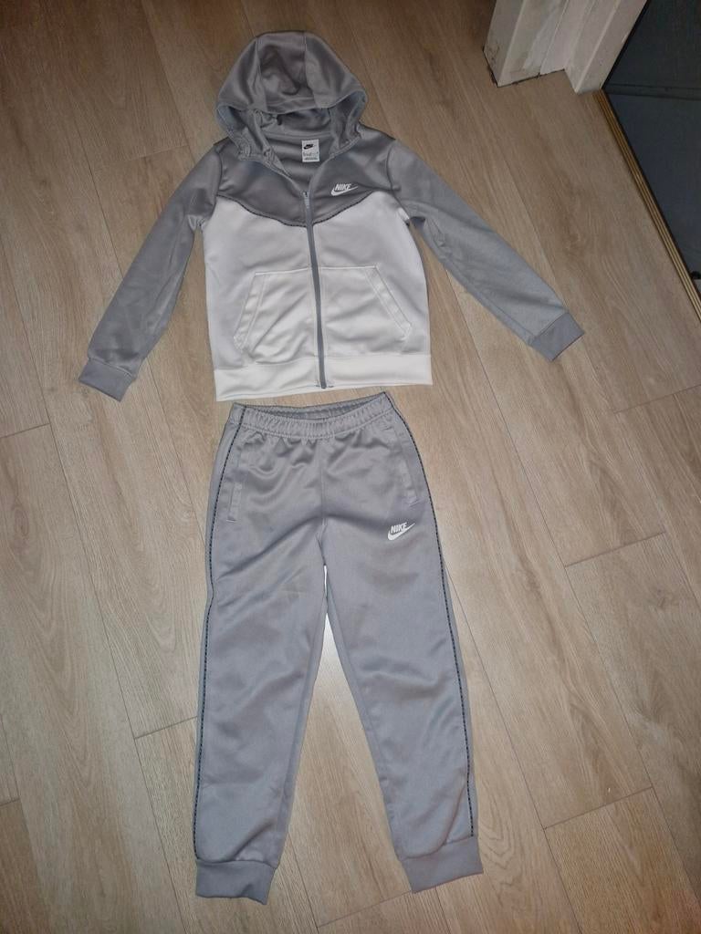 Nike trainingspak jongens maat 137-147 M, Ophalen of Verzenden