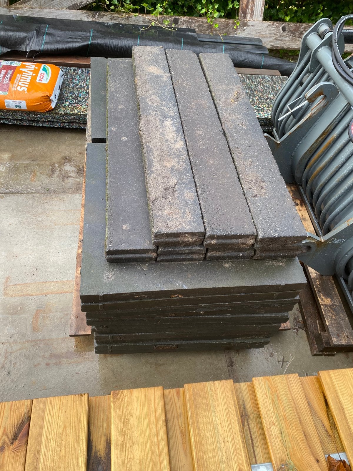 Tegels 60x60x4 antraciet 22 stuks + 7 opsluitbandjes, Tuin en Terras, Ophalen of Verzenden, Gebruikt, Beton, Terrastegels