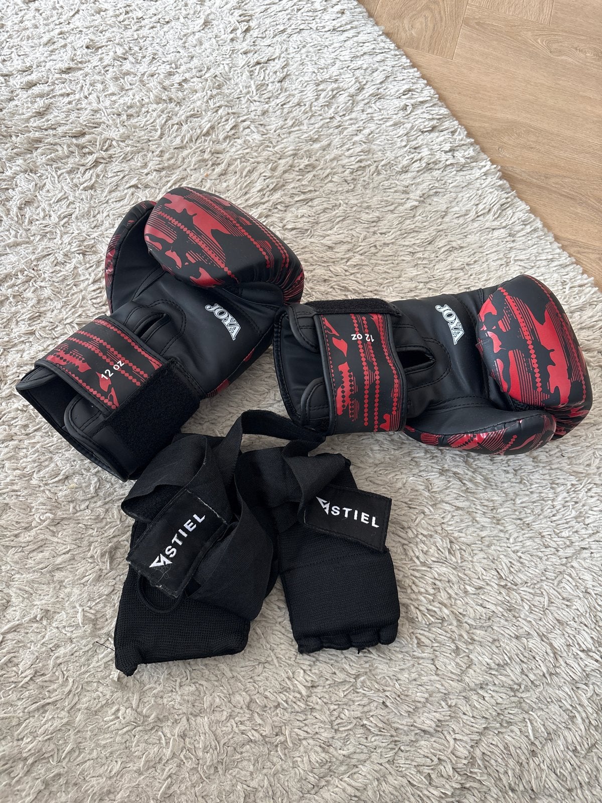 Joya Fightgear bokshandschoenen en Stiel bandages, Ophalen of Verzenden, Zo goed als nieuw, Bokshandschoenen