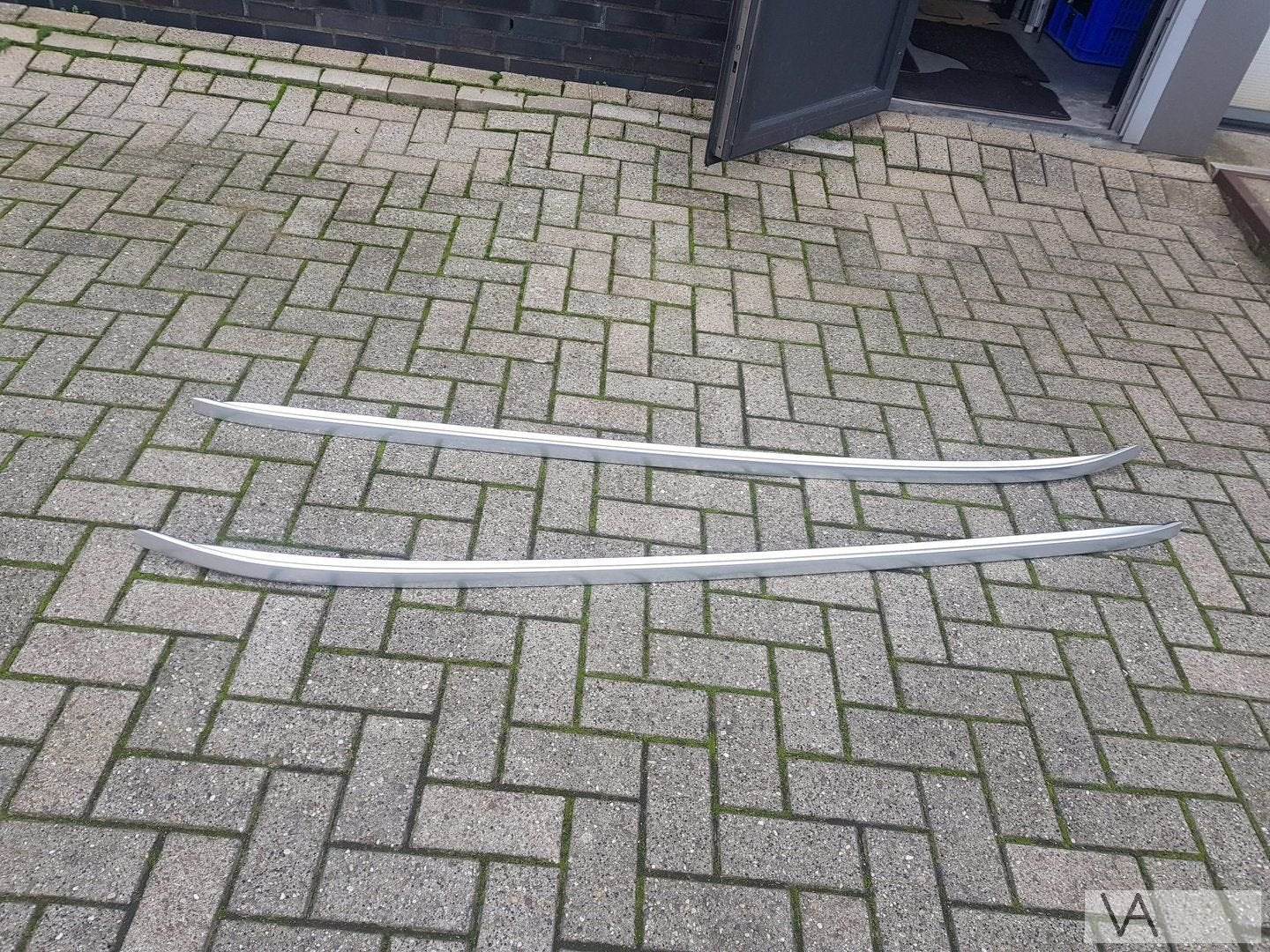 Volvo V90 2017 - 2022 dakrail roofrail set zilver chroom 100, Ophalen, Gebruikt, -, Volvo